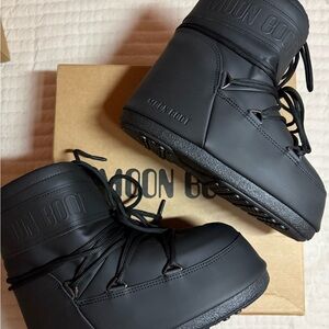 Moon Boot Sleek Black Snow Boots NWT